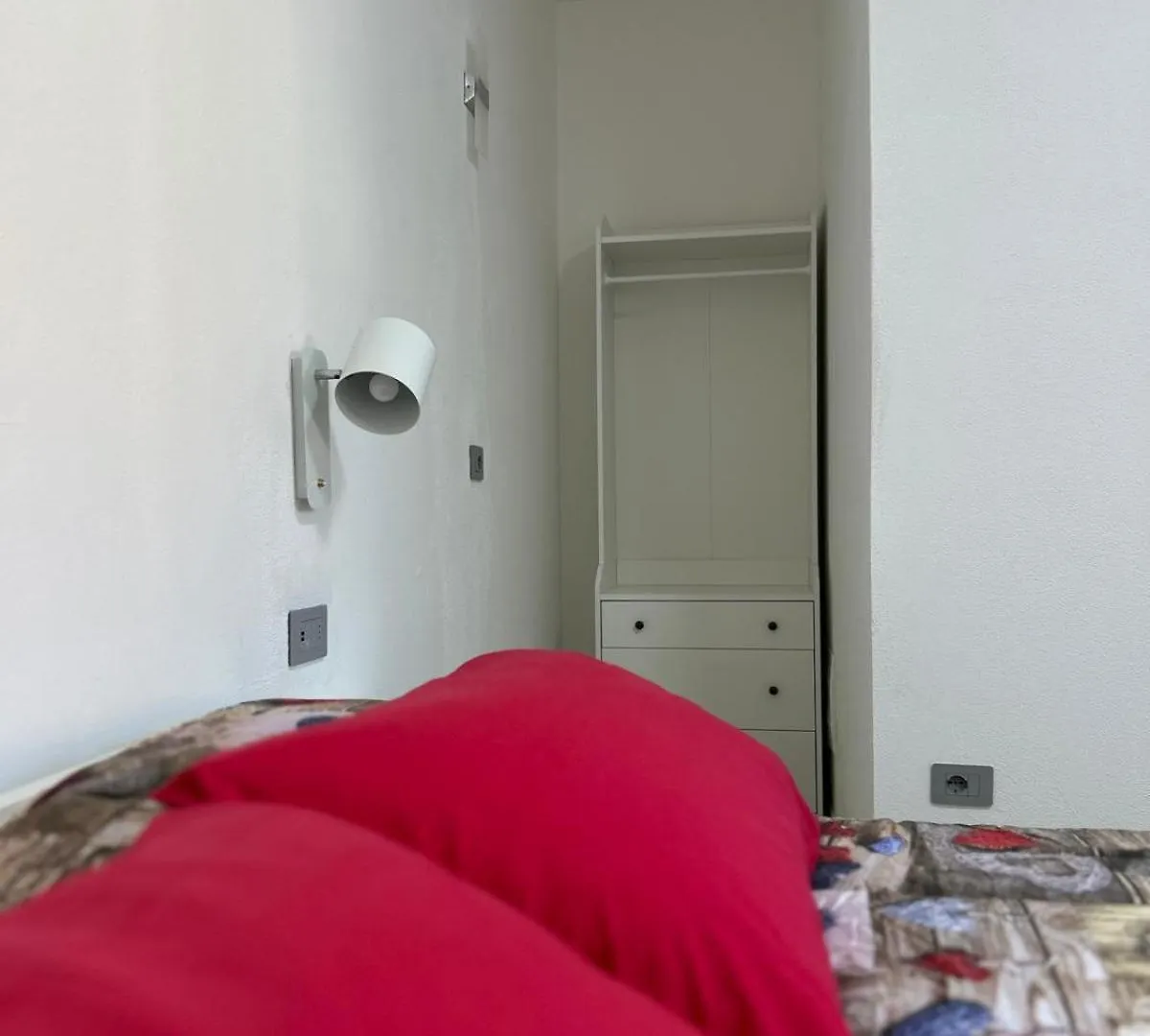 Taylor House Hotel Olbia 0*,